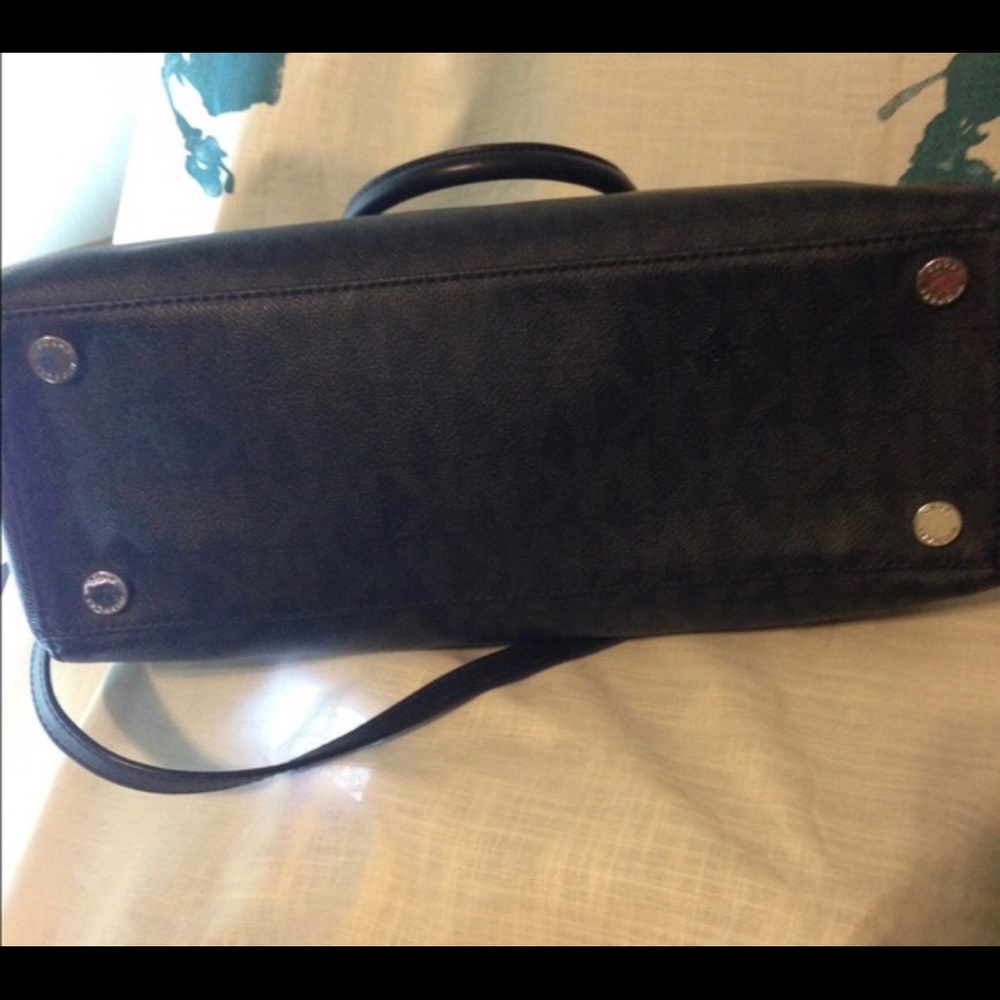MK Monogram Sutton - Picture 3 of 3